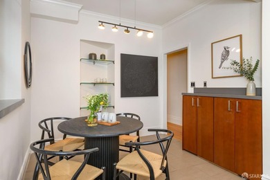 Stunning & sophisticated, this rear-facing flat in a classic - photo 11