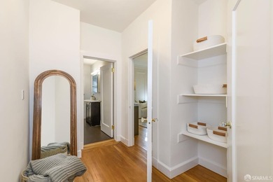 Stunning & sophisticated, this rear-facing flat in a classic - photo 12