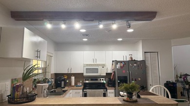 Gorgeous Single home 3 Bedrooms, 2.5 Bath located in the heart - photo 17