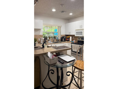 Gorgeous Single home 3 Bedrooms, 2.5 Bath located in the heart - photo 18