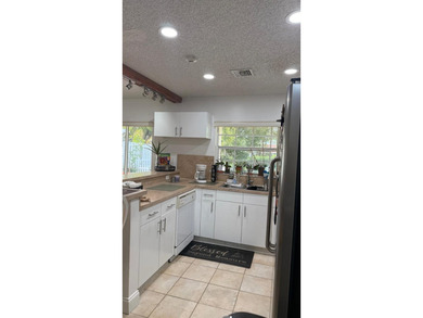 Gorgeous Single home 3 Bedrooms, 2.5 Bath located in the heart - photo 21