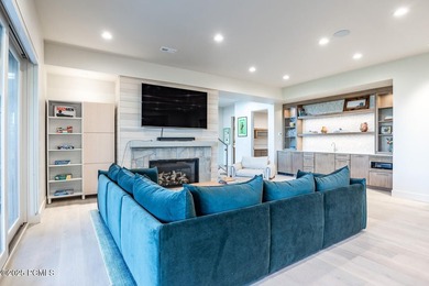 Some homes have views. Some have design. A rare few have both - photo 27
