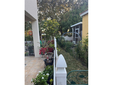 Gorgeous Single home 3 Bedrooms, 2.5 Bath located in the heart - photo 32
