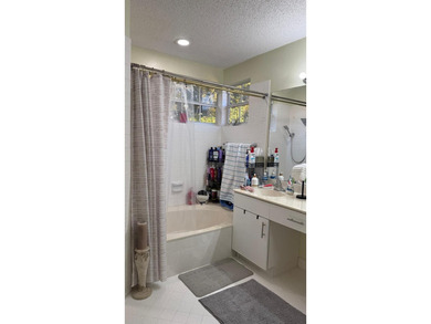 Gorgeous Single home 3 Bedrooms, 2.5 Bath located in the heart - photo 37