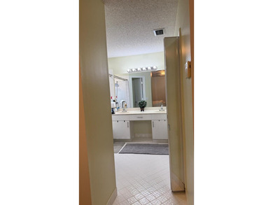 Gorgeous Single home 3 Bedrooms, 2.5 Bath located in the heart - photo 41