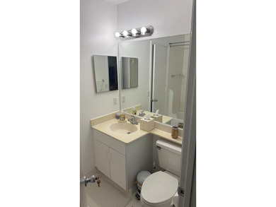 Gorgeous Single home 3 Bedrooms, 2.5 Bath located in the heart - photo 46
