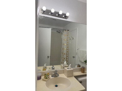 Gorgeous Single home 3 Bedrooms, 2.5 Bath located in the heart - photo 47