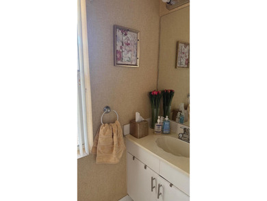 Gorgeous Single home 3 Bedrooms, 2.5 Bath located in the heart - photo 56