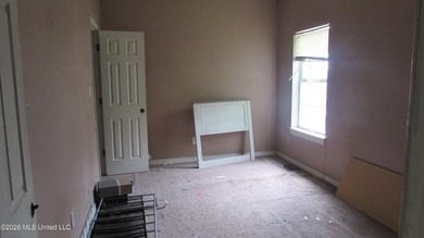 Affordable 3bdrm, 2bath townhome needing TLC but priced - photo 4
