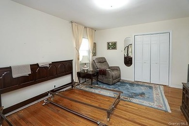 Location to all! Walk to shopping, dining, schools, LIRR - photo 19