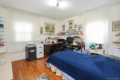 Location to all! Walk to shopping, dining, schools, LIRR - photo 21