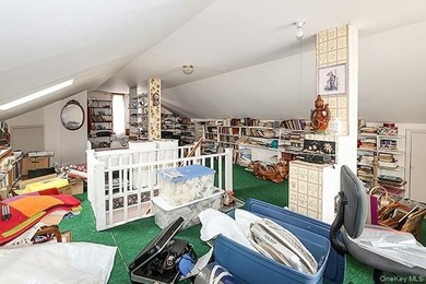 Location to all! Walk to shopping, dining, schools, LIRR - photo 24