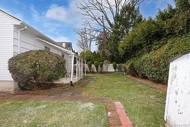 Location to all! Walk to shopping, dining, schools, LIRR - photo 26