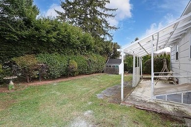Location to all! Walk to shopping, dining, schools, LIRR - photo 30