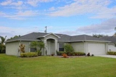 Welcome to this charming single-story residence located in Port - photo 1