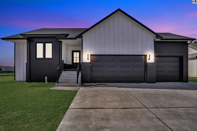 (private lake, pond, creek) Home For Sale in Mcpherson Kansas