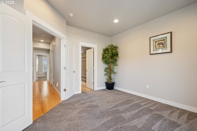 Welcome to this beautifully appointed 2-bedroom, 3-bathroom - photo 15