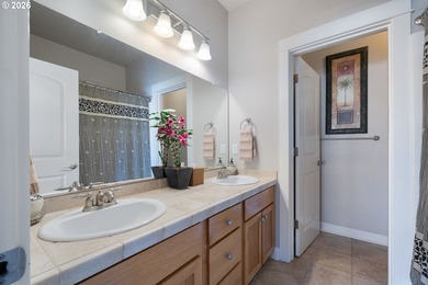 Welcome to this beautifully appointed 2-bedroom, 3-bathroom - photo 18