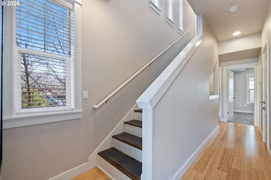 Welcome to this beautifully appointed 2-bedroom, 3-bathroom - photo 19