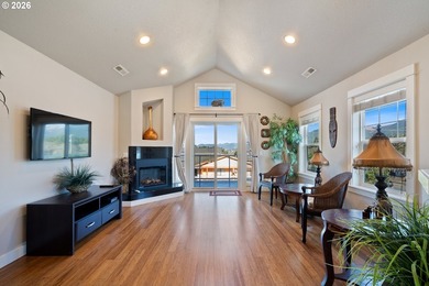 Welcome to this beautifully appointed 2-bedroom, 3-bathroom - photo 22