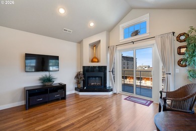 Welcome to this beautifully appointed 2-bedroom, 3-bathroom - photo 24