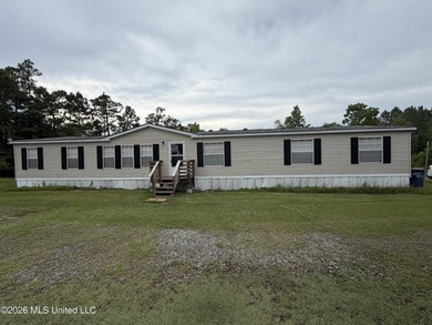 Escape to the peace and privacy of country living with this - photo 1