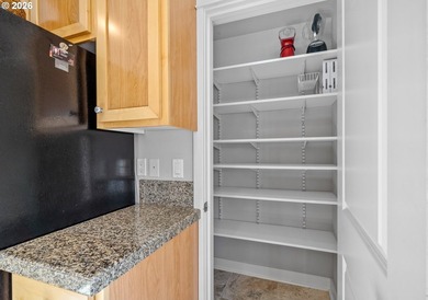 Welcome to this beautifully appointed 2-bedroom, 3-bathroom - photo 35