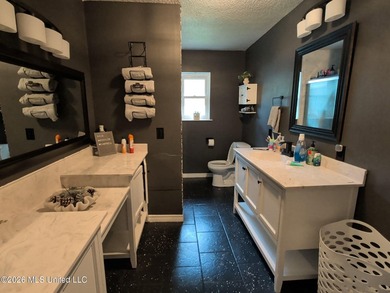 Beautifully maintained, this 4-bedroom, 2-bath home in the heart - photo 4