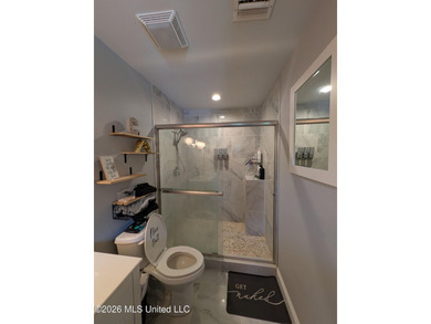 Beautifully maintained, this 4-bedroom, 2-bath home in the heart - photo 10