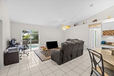 Desirable Southbend CBS 3/2/2 Pool/Spa Home On CORNER Lot. 5 - photo 9