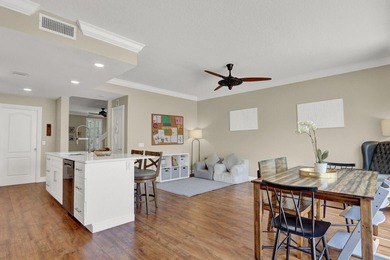 Impeccable 3 BR / 2.5 BA / 2 car garage duplex townhome - photo 13