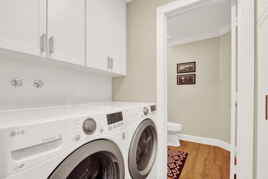 Impeccable 3 BR / 2.5 BA / 2 car garage duplex townhome - photo 16