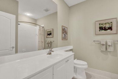 Impeccable 3 BR / 2.5 BA / 2 car garage duplex townhome - photo 25