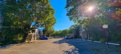 Discover this charming 2-bedroom, 2-bathroom townhouse in the - photo 3