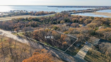 Presented by Harrill Construction, this well-designed custom - photo 2