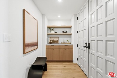 Extensively renovated, top-floor penthouse offering 2 bedrooms - photo 4