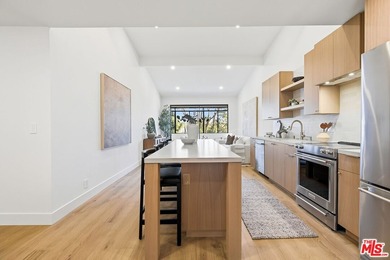 Extensively renovated, top-floor penthouse offering 2 bedrooms - photo 7