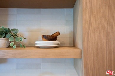 Extensively renovated, top-floor penthouse offering 2 bedrooms - photo 10