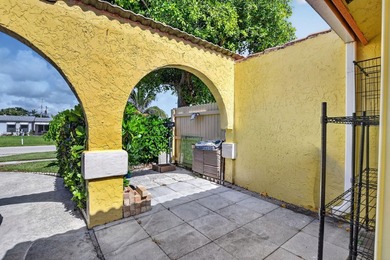 Welcome to this charming 3-bedroom, 2-bathroom, 1-car garage - photo 5