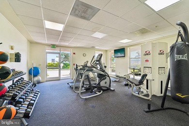 Price Improvement - Beautifully updated water view condo in - photo 23