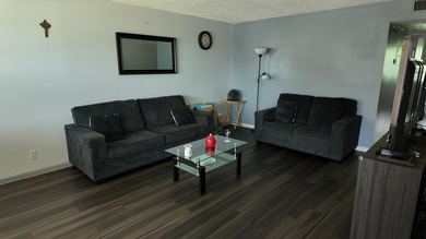 Welcome to this beautifully maintained 2-bedroom, 1.5-bath home - photo 4