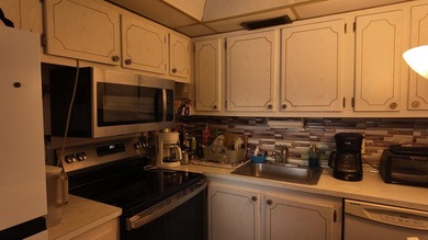 Welcome to this beautifully maintained 2-bedroom, 1.5-bath home - photo 9