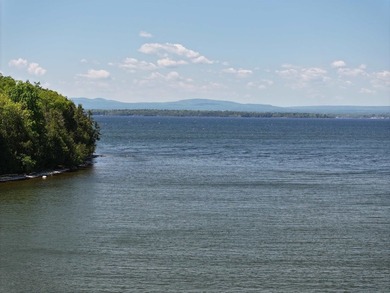 Discover your lakeside retreat on the shores of Lake Champlain - photo 53