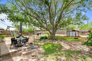 Back ON MARKET, no fault of seller! Spacious 4-bedroom, 2-bath - photo 13