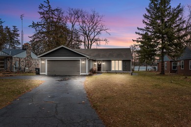 Pretty Lake Home For Sale in Dousman Wisconsin