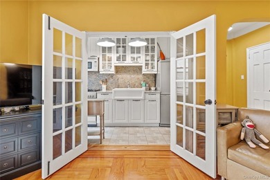 Welcome home to this beautiful 1 bedroom in the Hampshire - photo 1