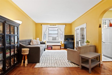 Welcome home to this beautiful 1 bedroom in the Hampshire - photo 2