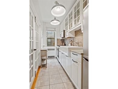 Welcome home to this beautiful 1 bedroom in the Hampshire - photo 7