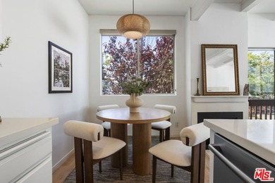 Perfectly located in the heart of Venice, just moments from - photo 7