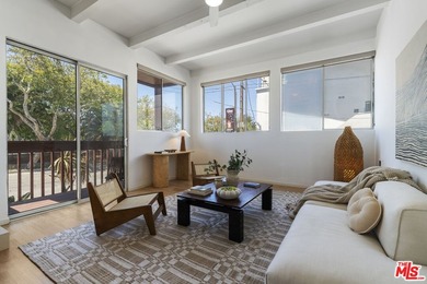 Perfectly located in the heart of Venice, just moments from - photo 9